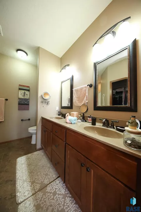 Bath - 4501 E Kearney Pl, Sioux Falls, SD 57110 photo 1 of 2