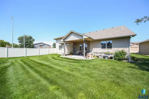 Exterior - 4501 E Kearney Pl, Sioux Falls, SD 57110 photo 4 of 5