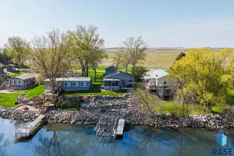 10 S Oakwood Shoreline Dr, Bruce, SD 57220
