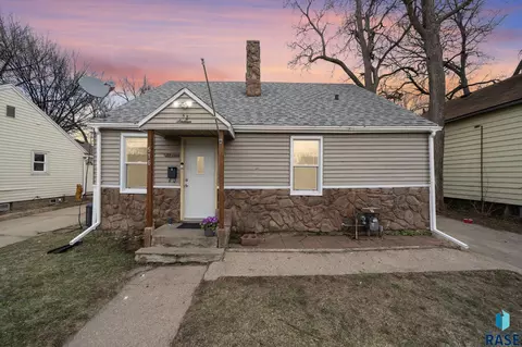 516 S Willow Ave, Sioux Falls, SD 57104