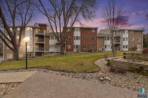 1108 W 57th St #205, Sioux Falls, SD 57108