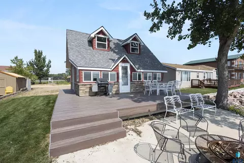 122 N Lake Dr, Castlewood, SD 57223