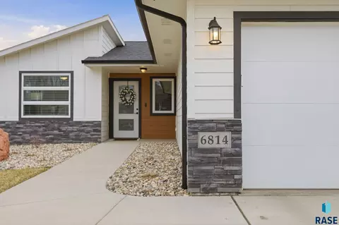 6814 W 5th St, Sioux Falls, SD 57107