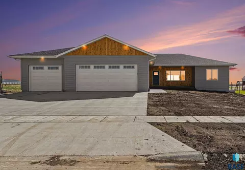 612 Wildwood Ave, Colman, SD 57017