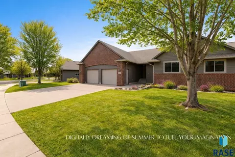 7209 W Stoney Creek St, Sioux Falls, SD 57106