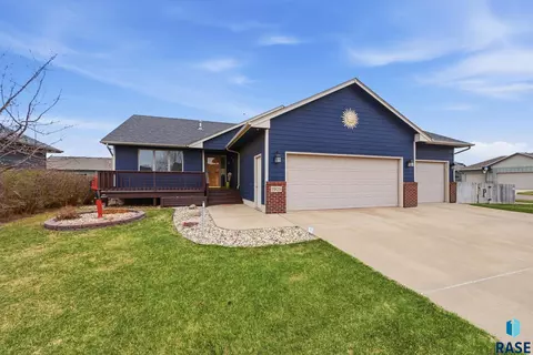 1905 S Shaw Ave, Sioux Falls, SD 57106