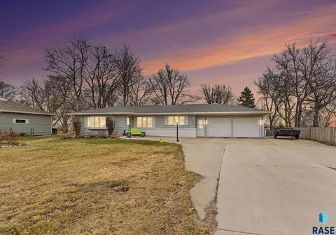 1504 NW 2nd St, Madison, SD 57042