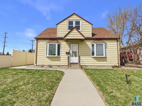 Exterior - 2425 S Duluth Ave, Sioux Falls, SD 57105 photo 2 of 8
