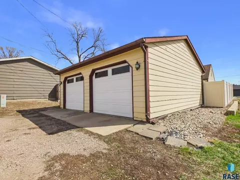 Exterior - 2425 S Duluth Ave, Sioux Falls, SD 57105 photo 8 of 8