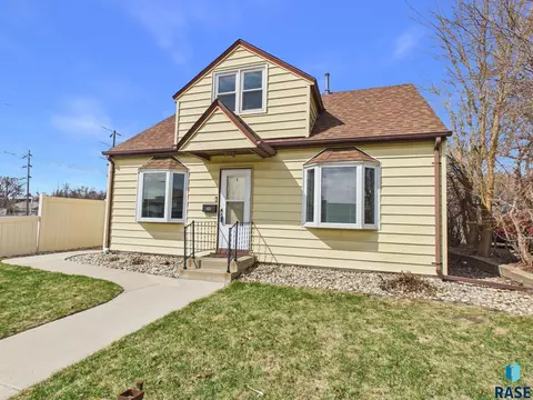Exterior - 2425 S Duluth Ave, Sioux Falls, SD 57105 photo 1 of 8