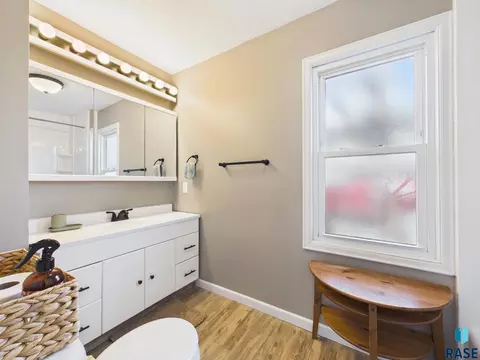 Bath - 2425 S Duluth Ave, Sioux Falls, SD 57105 photo 2 of 2
