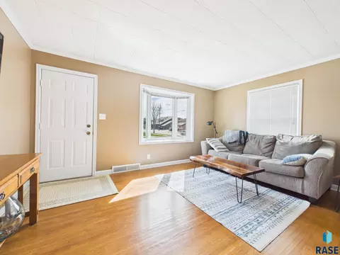 Living - 2425 S Duluth Ave, Sioux Falls, SD 57105 photo 3 of 3