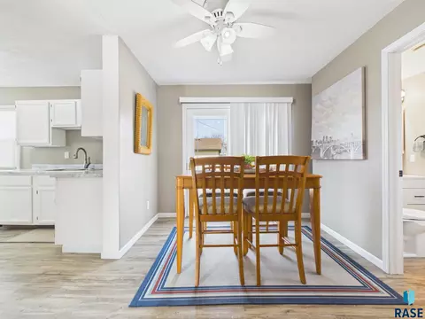 Dining - 2425 S Duluth Ave, Sioux Falls, SD 57105 photo 4 of 5