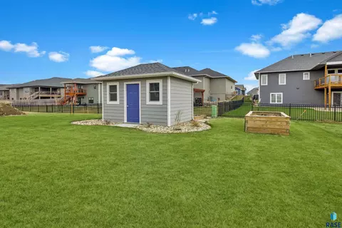 Exterior - 6600 E Fieldview St, Sioux Falls, SD 57110 photo 6 of 12