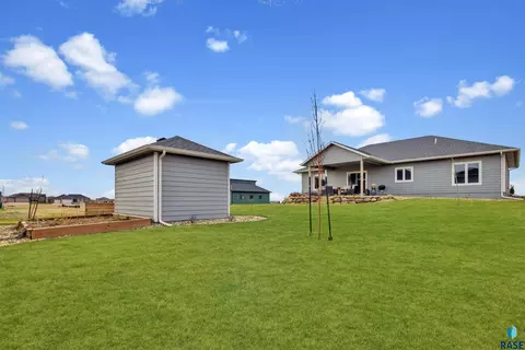 Exterior - 6600 E Fieldview St, Sioux Falls, SD 57110 photo 10 of 12