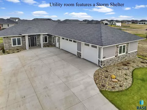 Exterior - 6600 E Fieldview St, Sioux Falls, SD 57110 photo 2 of 12