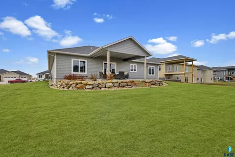 Exterior - 6600 E Fieldview St, Sioux Falls, SD 57110 photo 7 of 12