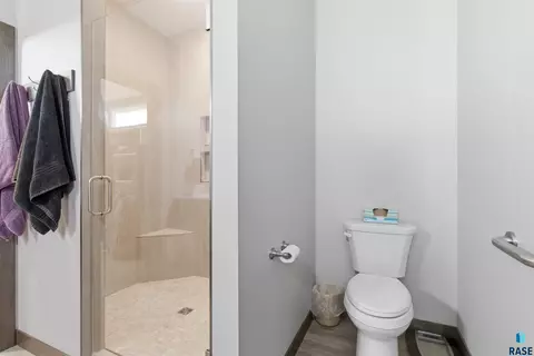 Bath - 6600 E Fieldview St, Sioux Falls, SD 57110 photo 3 of 4