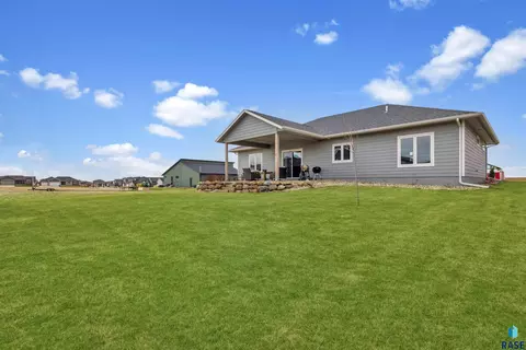 Exterior - 6600 E Fieldview St, Sioux Falls, SD 57110 photo 9 of 12