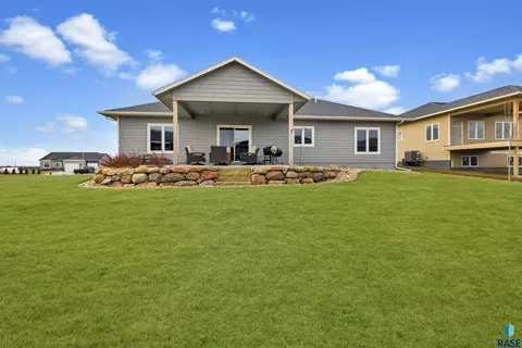 Exterior - 6600 E Fieldview St, Sioux Falls, SD 57110 photo 8 of 12