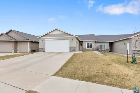 5504 S Bahnson Ave, Sioux Falls, SD 57108