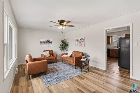 321 N Olive Ave, Madison, SD 57042 photo 4