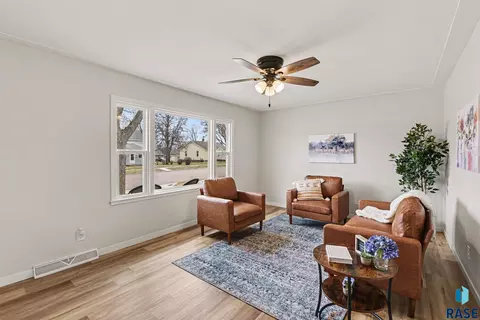 321 N Olive Ave, Madison, SD 57042 photo 5