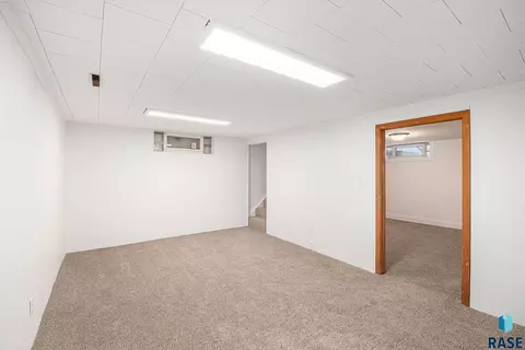 321 N Olive Ave, Madison, SD 57042 photo 18