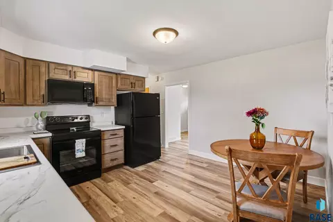 321 N Olive Ave, Madison, SD 57042 photo 10
