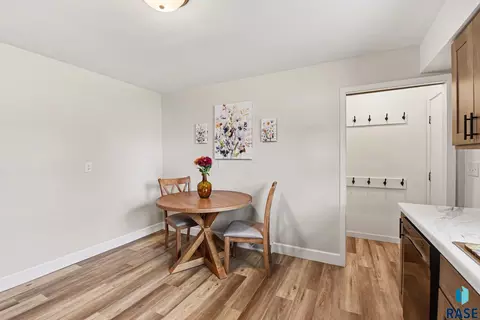 321 N Olive Ave, Madison, SD 57042 photo 9