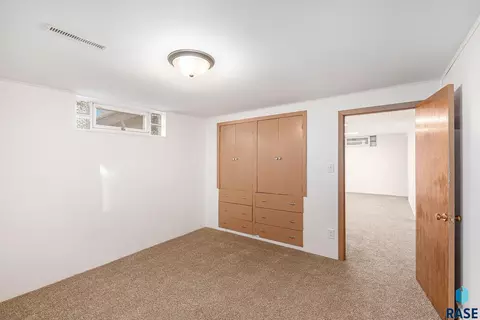 321 N Olive Ave, Madison, SD 57042 photo 23