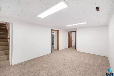 321 N Olive Ave, Madison, SD 57042 photo 16