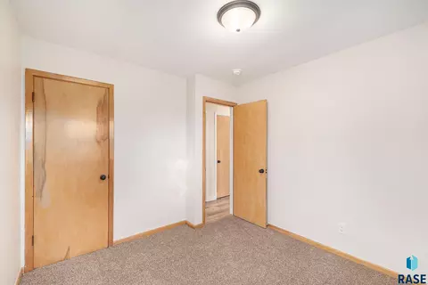 321 N Olive Ave, Madison, SD 57042 photo 13
