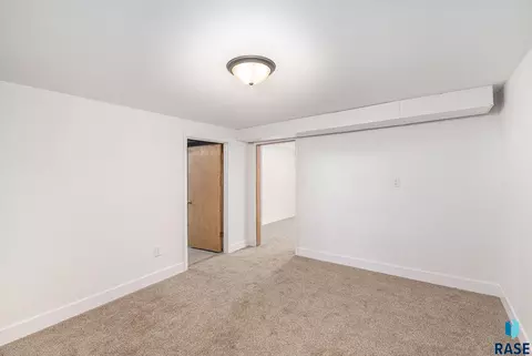 321 N Olive Ave, Madison, SD 57042 photo 17