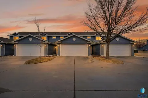1203 N Fir Pl, Sioux Falls, SD 57107