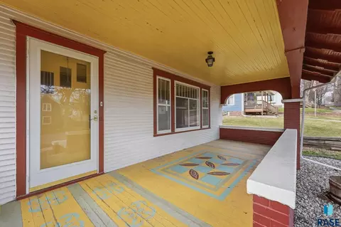 Exterior - 407 E 6th St, Dell Rapids, SD 57022 photo 2 of 3