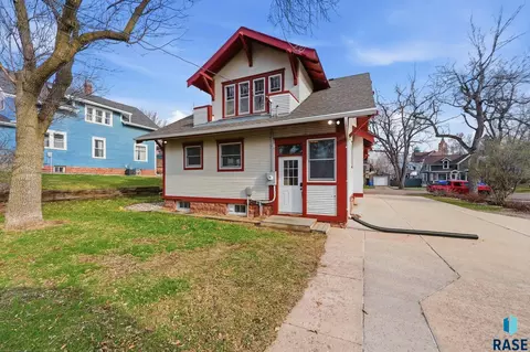 Exterior - 407 E 6th St, Dell Rapids, SD 57022 photo 3 of 3
