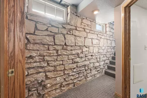 Entry Way - 407 E 6th St, Dell Rapids, SD 57022 photo 4 of 5