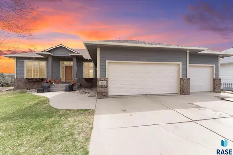 7100 S Wilshir Pine Ave, Sioux Falls, SD 57108