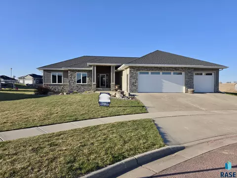 2824 E Sunflower Cir, Brandon, SD 57005