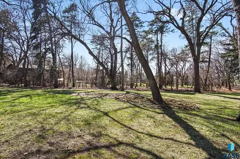 4301 S Pine Cone Pl, Sioux Falls, SD 57105 photo 10