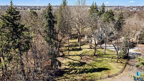 4301 S Pine Cone Pl, Sioux Falls, SD 57105