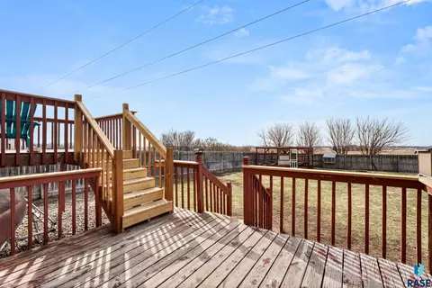 Exterior - 3905 W 93rd St, Sioux Falls, SD 57108 photo 3 of 10