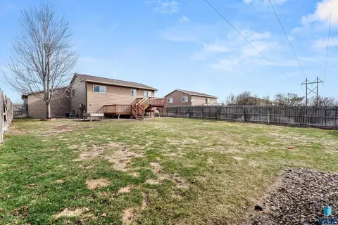 Exterior - 3905 W 93rd St, Sioux Falls, SD 57108 photo 6 of 10