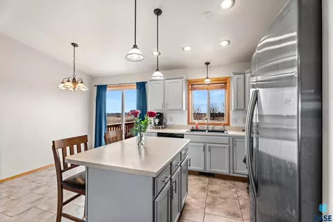 Kitchen - 3905 W 93rd St, Sioux Falls, SD 57108 photo 4 of 4