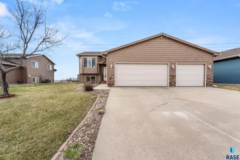 Exterior - 3905 W 93rd St, Sioux Falls, SD 57108 photo 9 of 10