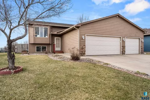 Exterior - 3905 W 93rd St, Sioux Falls, SD 57108 photo 10 of 10