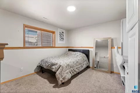 Bedroom - 3905 W 93rd St, Sioux Falls, SD 57108 photo 5 of 6