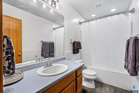 Bath - 3905 W 93rd St, Sioux Falls, SD 57108 photo 1 of 2