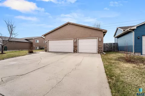 Other - 3905 W 93rd St, Sioux Falls, SD 57108 photo 2 of 9